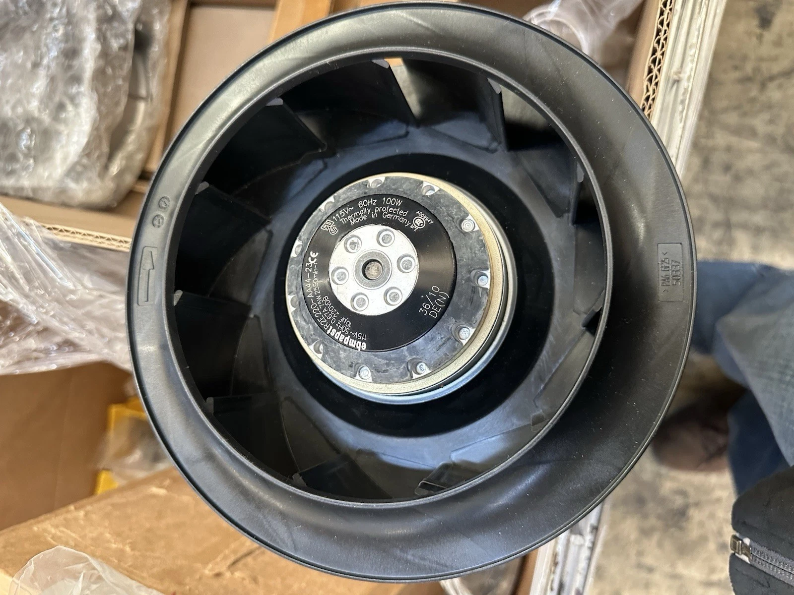 Ebmpapst Fan R2E220-AA44-23 Centrifugal Fan AC 115V 75/100W Inverter Cooling Fan 1 R2E220 AA44 23 1768448366191