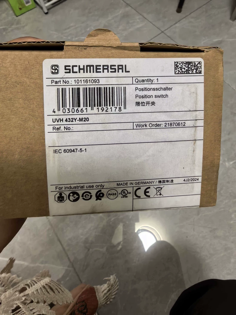 SCHNEIDER limit switch UVH432Y-M20 1 UVH432Y M20 1772000622640