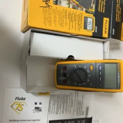 FLUKE 233 Digital Multimeter with True RMS Measurement