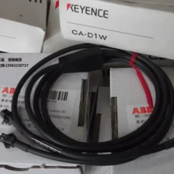 KEYENCE CA-D1W Light Source Splitter Cable - Efficient Optical Distribution
