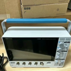 High-Performance TEKTRONIX MDO34 Oscilloscope for Engineers