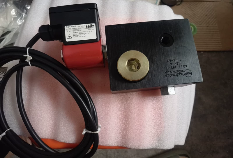 Industrial Power Relay Seitz 118.173.024F-30 - 24V DPDT