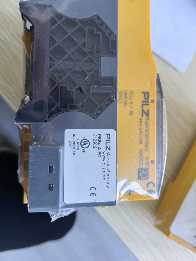 Emergency Stop Safety Relay Pilz 312902 PNOZ Series