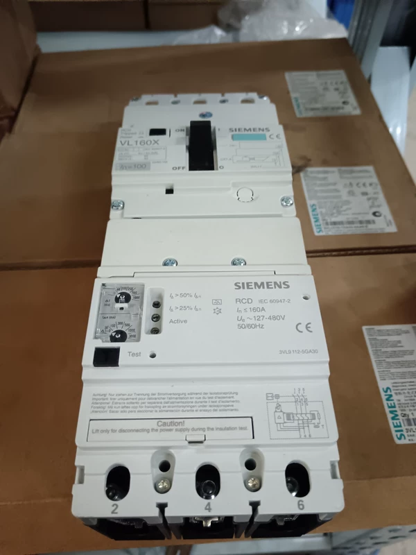 Molded Case Circuit Breaker SIEMENS 3VL1710-1DA33-0AA0-Z