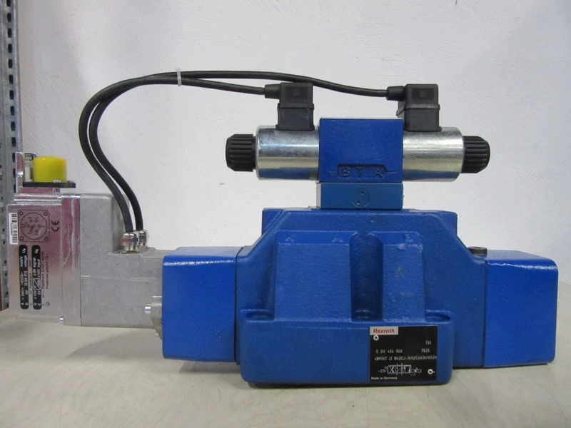 Proportional Directional Valve Rexroth 4WRBKE27W430SJ 24V DC