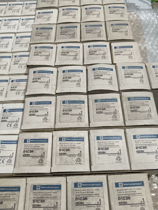 Emergency Stop Push Button Switch Head Schneider D1C3R