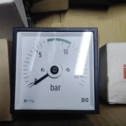 Pressure Gauge DEIF DQ96-c - Reliable Marine & Industrial Use