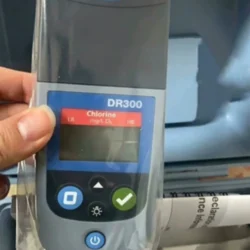 Portable Colorimeter Hach DR300 - Accurate Field Testing