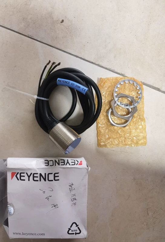 Inductive Proximity Sensor KEYENCE EZ-30M 10mm Detection Range