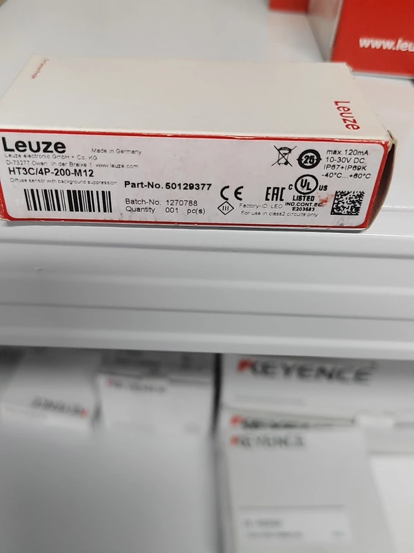 Diffuse Reflective Sensor Leuze HT3C/4P-200-M12 50129377