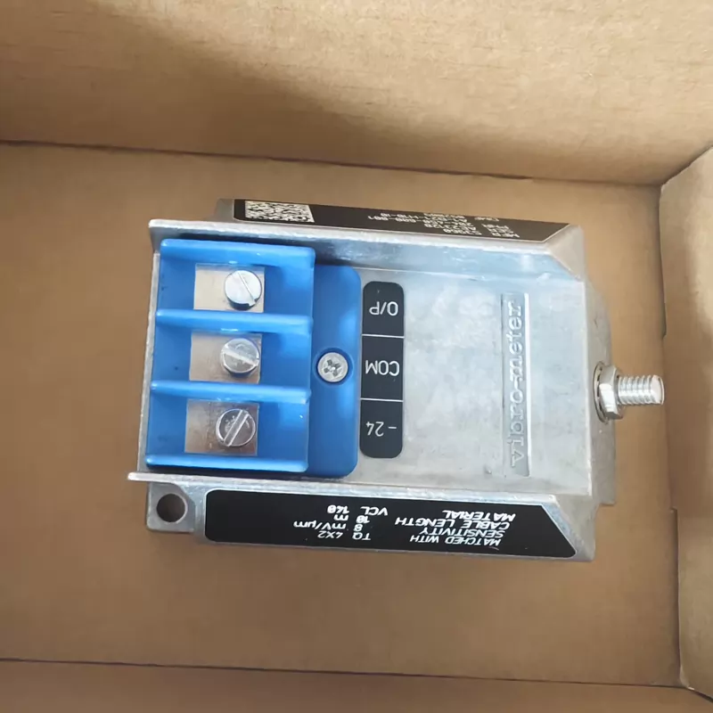 Piezoelectric Vibration Sensor VIBRO-METER IQS450  AE23128