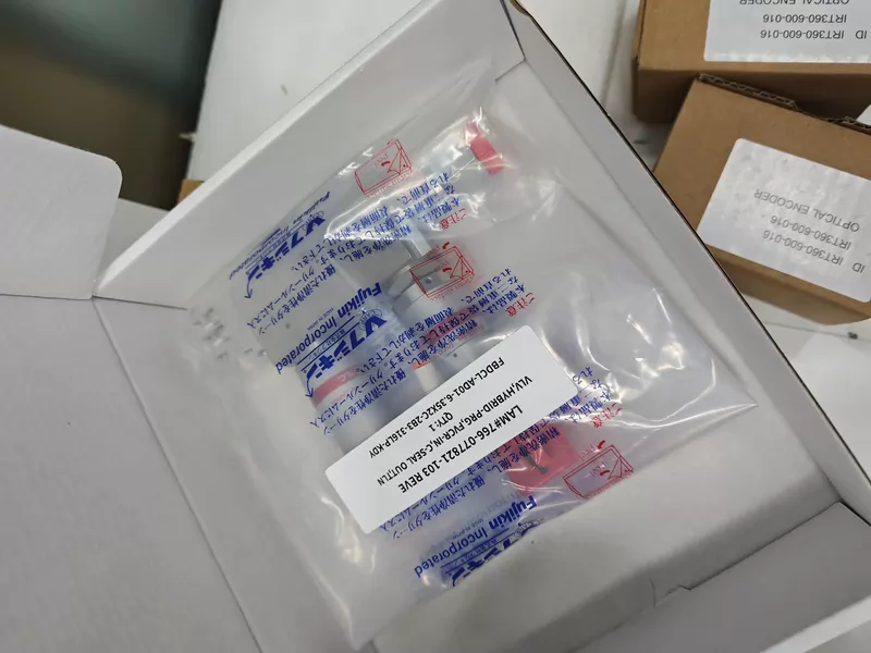 Pneumatic Diaphragm Valve FUJIKIN LAM766-077821-103 Control