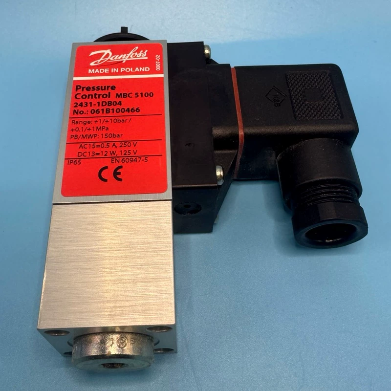 Pressure Switch Danfoss MBC5100 2431-1DB04 - Precise Control