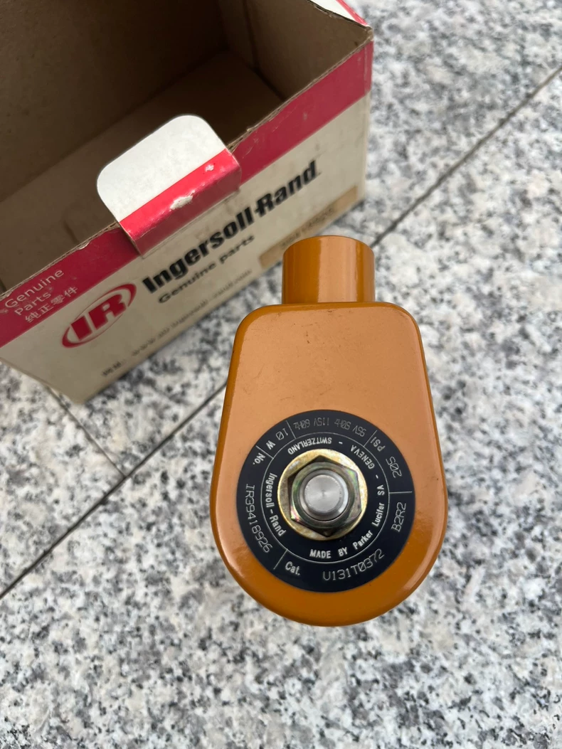 Loading Solenoid Valve Parker Lucifer SSR60HP IR39418926