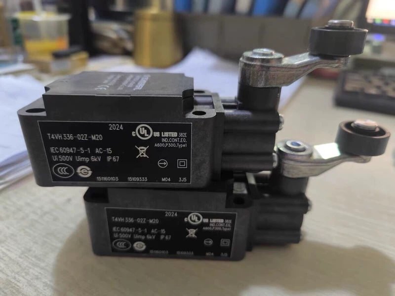 Limit Switch SCHNEIDER T4VH 336-02Z-M20 - Robust and Reliable