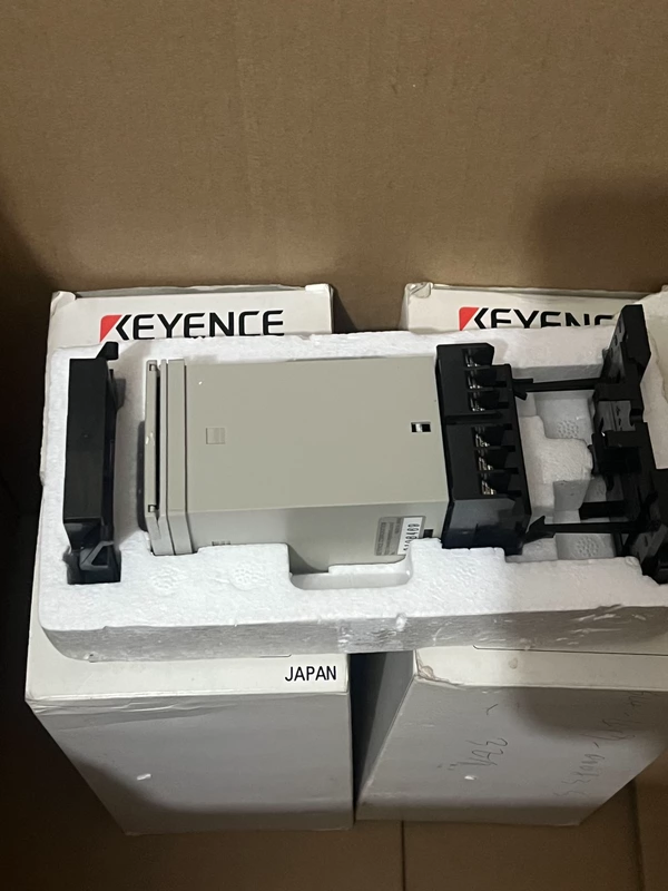High Precision Pressure Sensor KEYENCE TF1-10 with Display