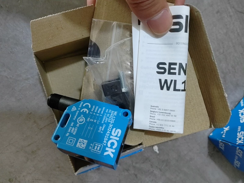 Retroreflective Sensor SICK WL12G-3O2431S47 for Automation