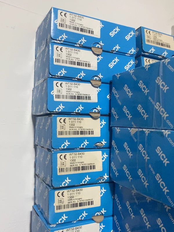 Photoelectric Sensor SICK WT32-B430 1011110 for Automation