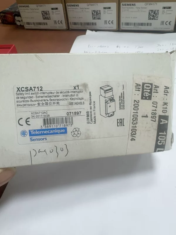 Safety Limit Switch Schneider XCSPA712 with Lever Actuator