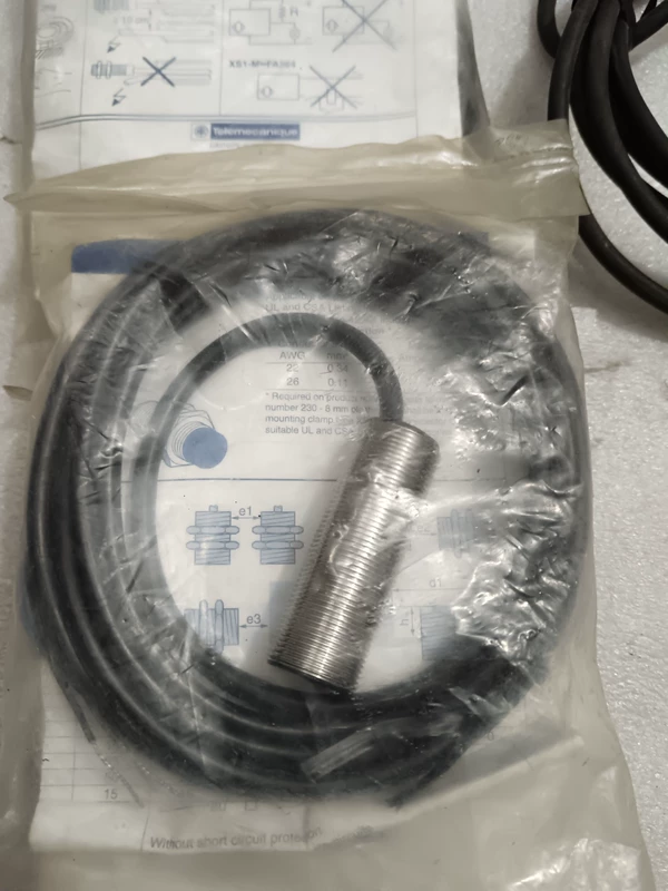 Cylindrical Proximity Sensor Schneider XS1-D18PA140 PNP