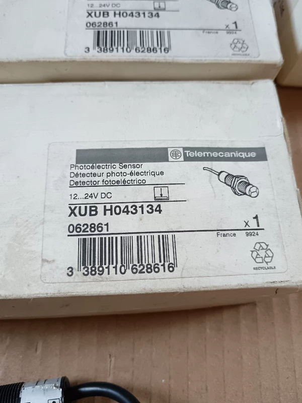 Diffuse Photoelectric Sensor Schneider XUBH043134 Pro