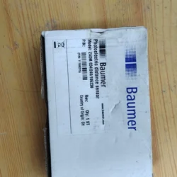 Baumer ZADM 034I240/195238 Photoelectric Sensor for Precision Detection