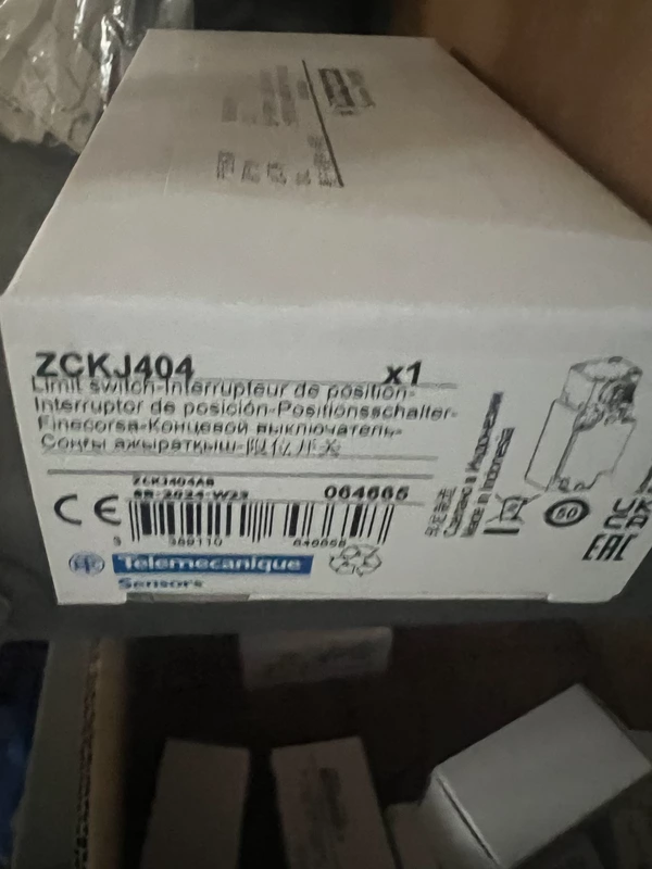 Heavy-Duty Limit Switch Schneider ZCKJ404 with Snap-Action Contacts