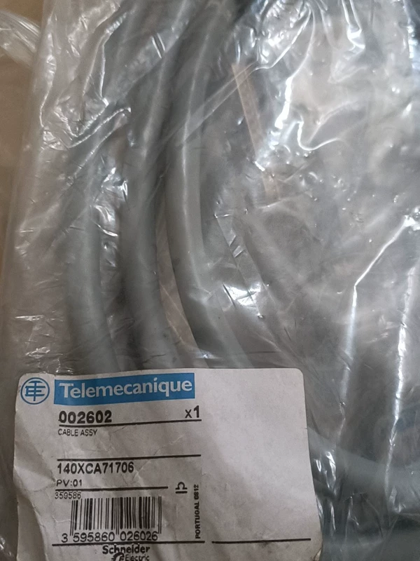 Backplane Extension Cable Schneider 140XCA71706 for Control Systems