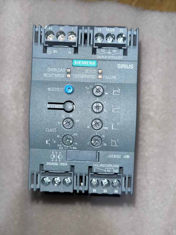 SIEMENS 3RW4046-1BB04 Soft Starter for Industrial Motors