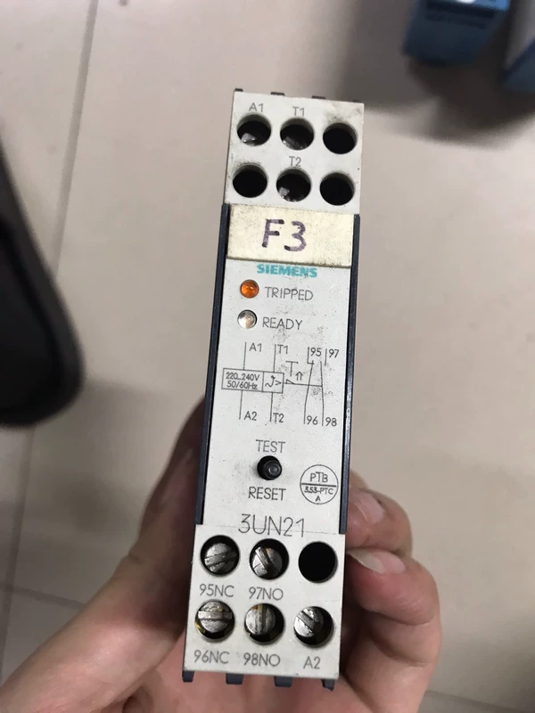Monitoring Relay Siemens 3UN2110-0AN7 for Industrial Use