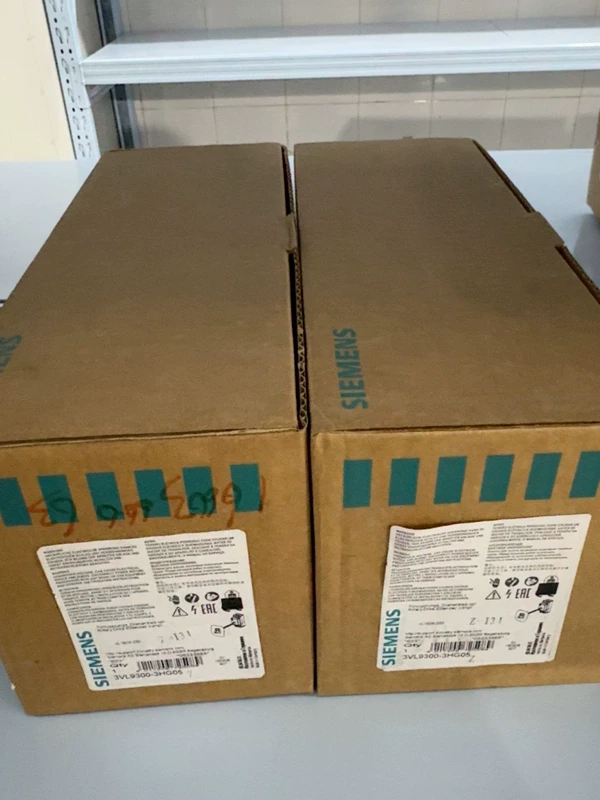 SIEMENS 3VL9300-3HG05 Controller for Industrial Power