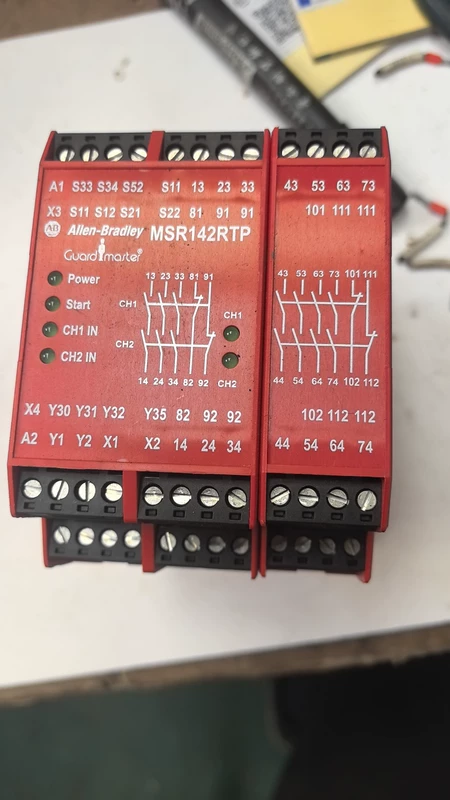 Allen-Bradley 440R-G23216 Safety Relay for Machine Guarding