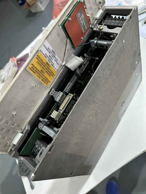 Frequency Converter Siemens 6SE7016-1TA51-Z - Efficient Motor Control