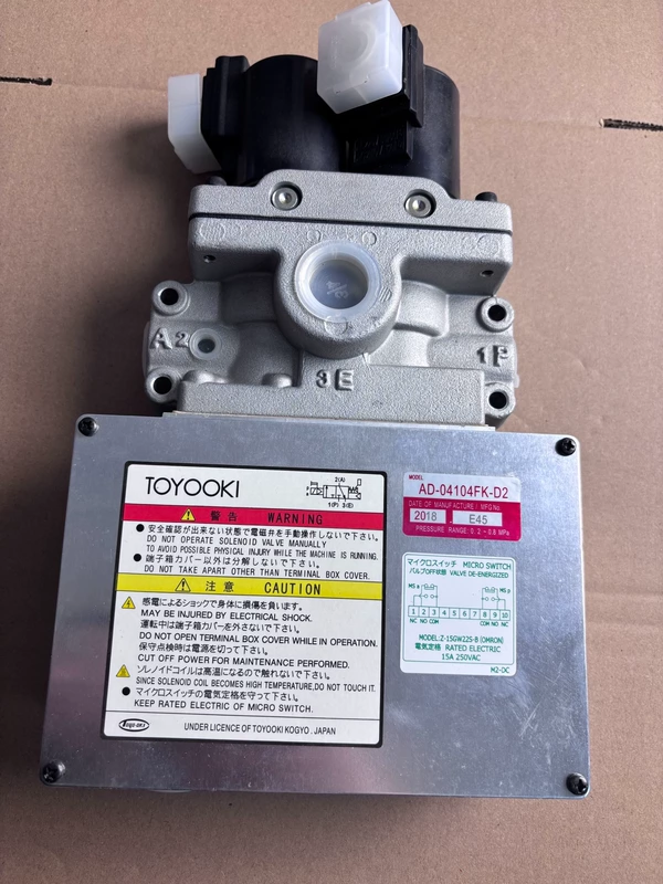 Solenoid Directional Valve TOYOOKI AD-04104FK-D2 - 24V DC