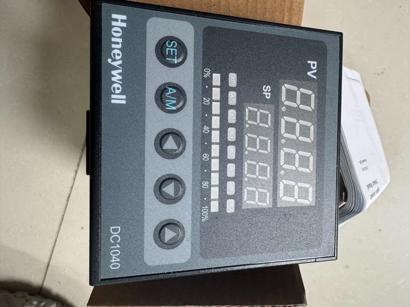 Honeywell DC1040CT-303000-E Temperature Controller Industrial
