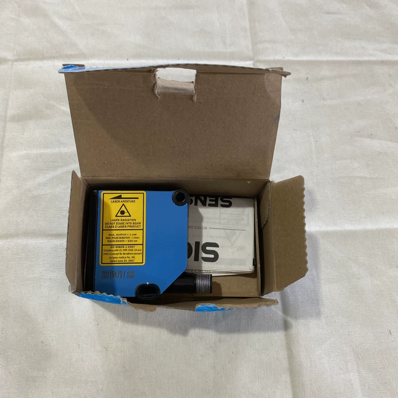 Laser Sensor SICK DT20-P214B  1040012 for Automation