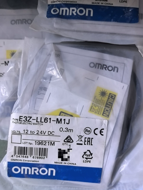 OMRON E3Z-LL61-M1J Photoelectric Sensor for Automation