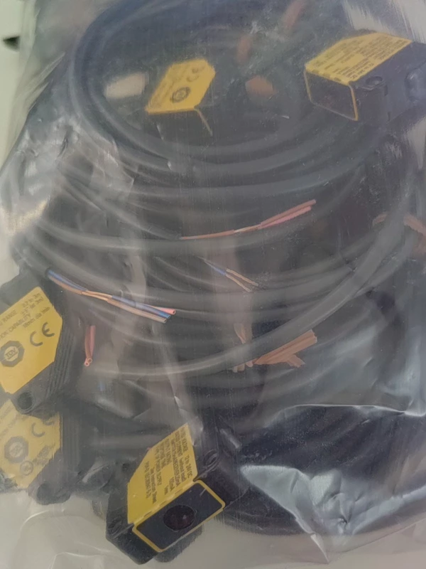 OMRON E3ZS-T81A-D Photoelectric Sensor for Automation