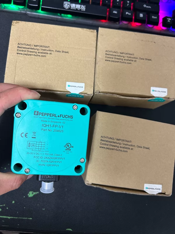 Industrial RFID Read/Write Head PEPPERL+FUCHS IQH1-FP-V1  204623