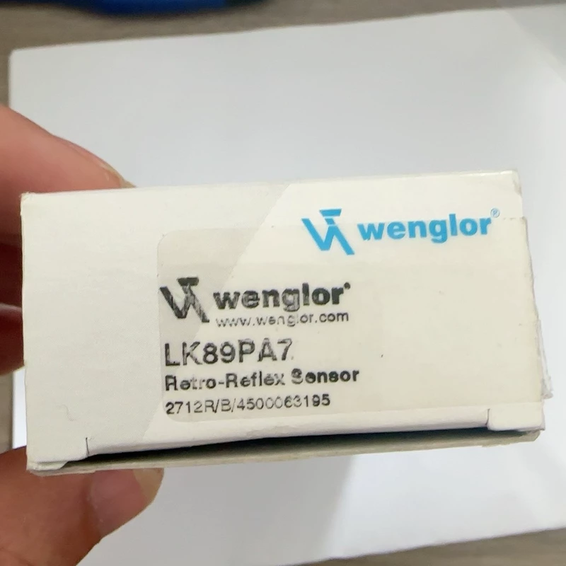 Diffuse Reflection Sensor wenglor LK89PA7 with PNP Output