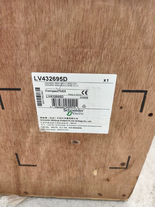 Schneider LV432695D Circuit Breaker for Industrial Protection