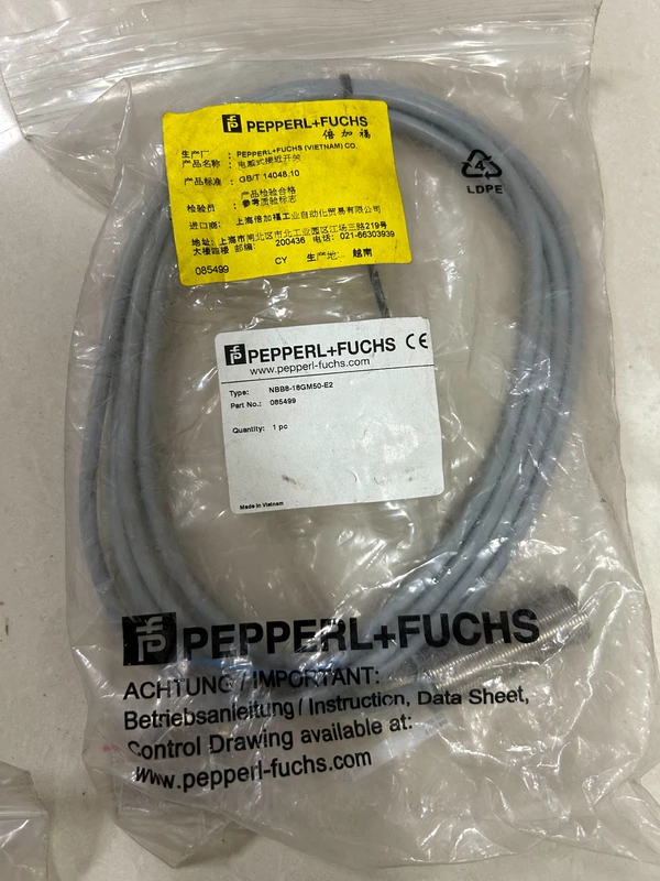 Inductive Sensor PEPPERL+FUCHS NBB8-18GM50-E2 085499 PNP NO