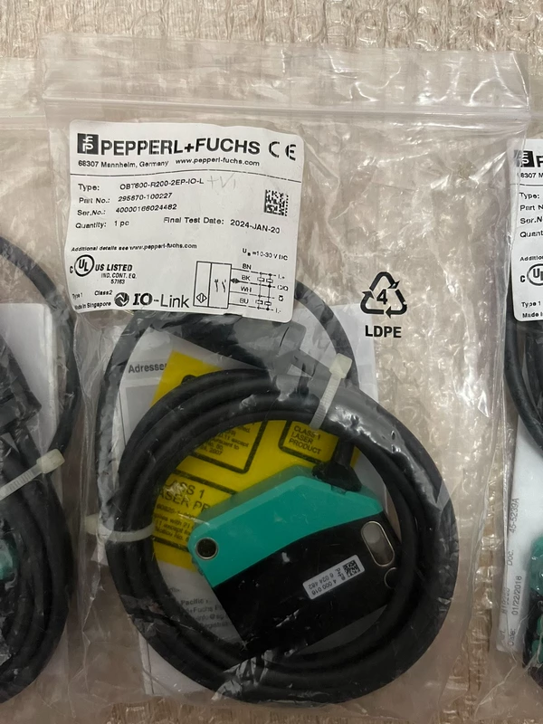 PEPPERL+FUCHS OBT600-R200-2EP-IO-V1-L   296570-100227 Photoelectric Sensor