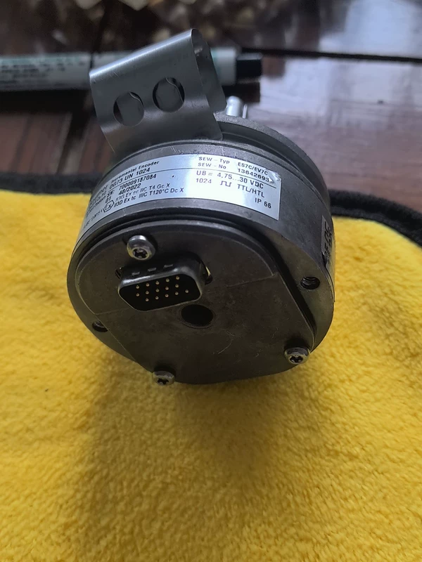 SEW OG73UN1024 13621572 Encoder for Industrial Drives