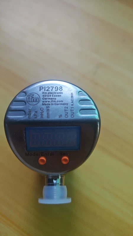 IFM PI2798 Pressure Sensor for Industrial Monitoring
