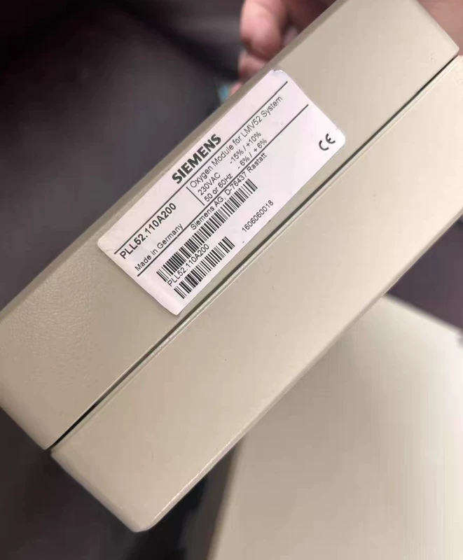 SIEMENS PLL52.110A200 Controller for Industrial Automation