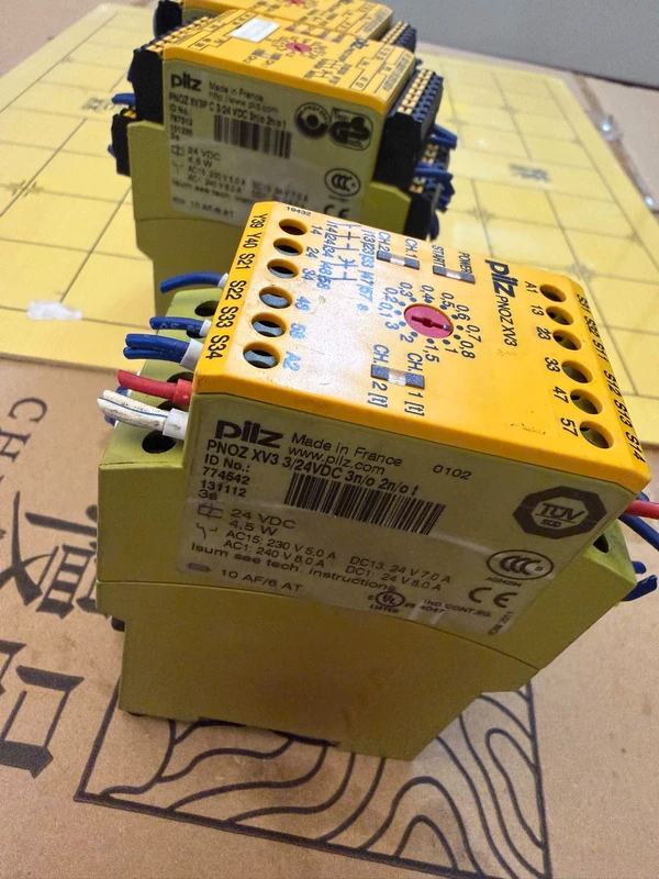 Safety Relay PLIZ PNOZ XV3  774542 for Emergency Stop