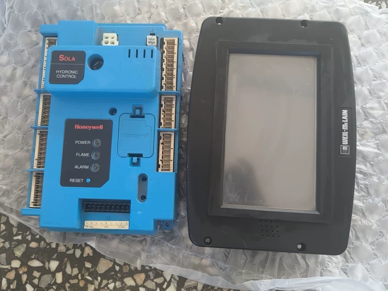 Honeywell R7910A1027 S7999D1097 Boiler Controller