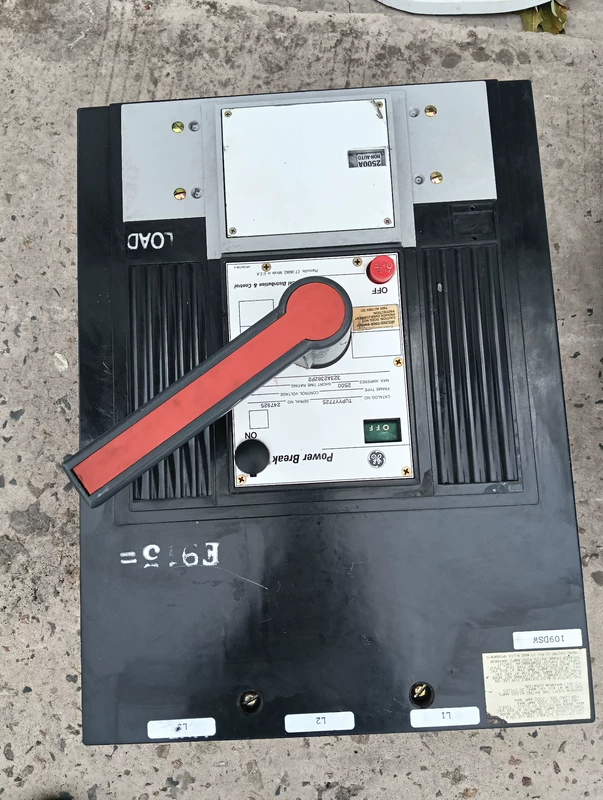 GE TUPYY7725  247925 Air Circuit Breaker 800A
