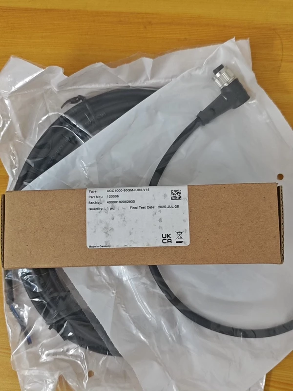 PEPPERL+FUCHS UCC1000-30GM-IUR2-V15 Ultrasonic Sensor for Automation